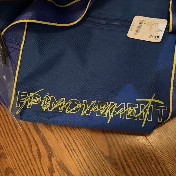 Free People Movement Good Sport Athletic Blue Duffle Bag New With Tags - Picture 3 of 14